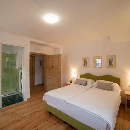 Alpedale Hotel Ovaro Bagian luar foto