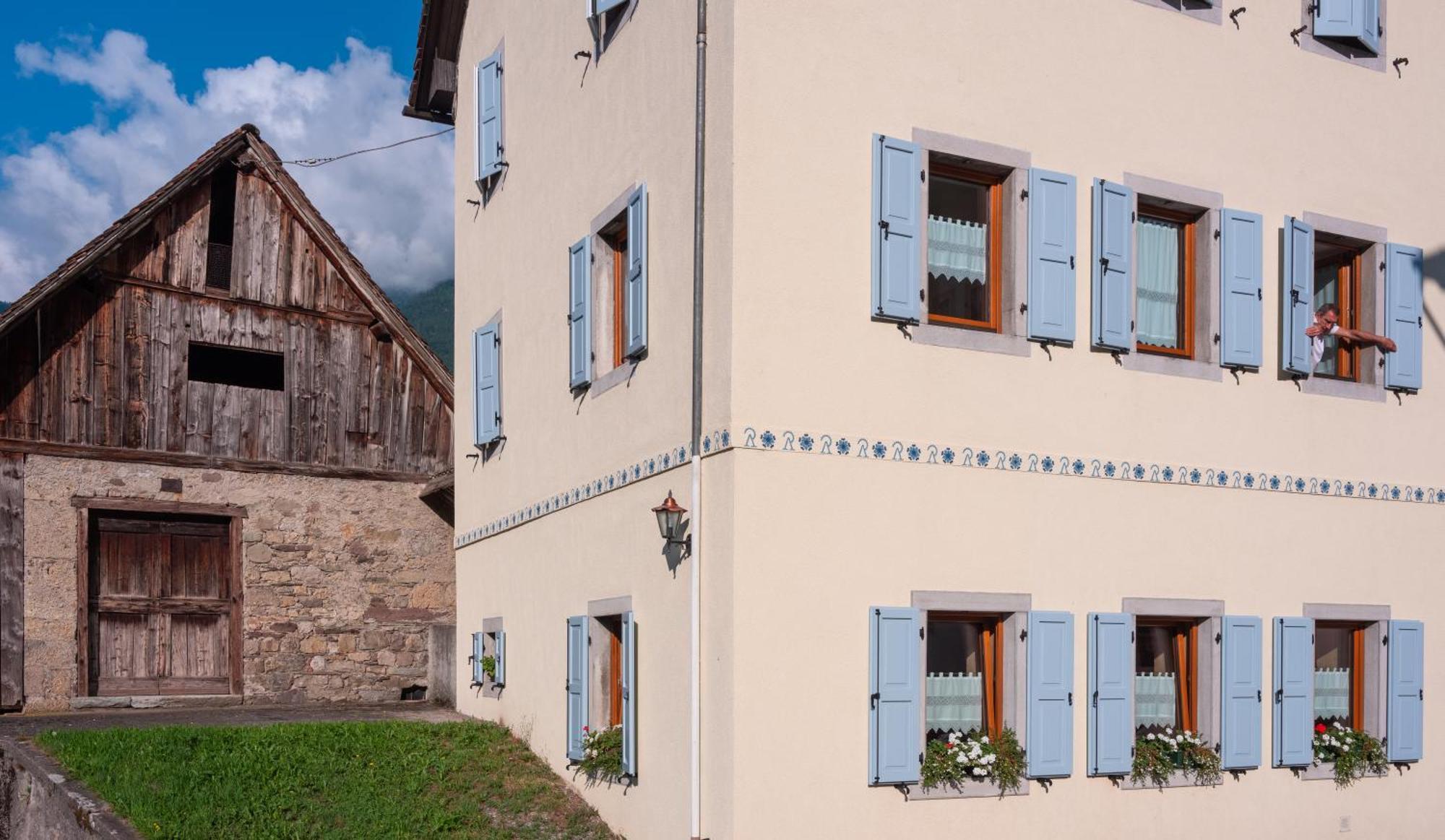 Alpedale Hotel Ovaro Bagian luar foto